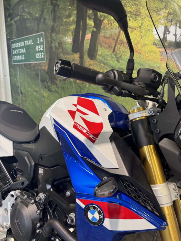 Like NEW BMW F900 R only 900 miles - Photo 2