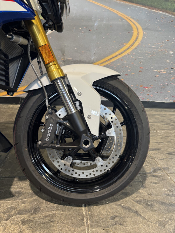 Like NEW BMW F900 R only 900 miles - Photo 9
