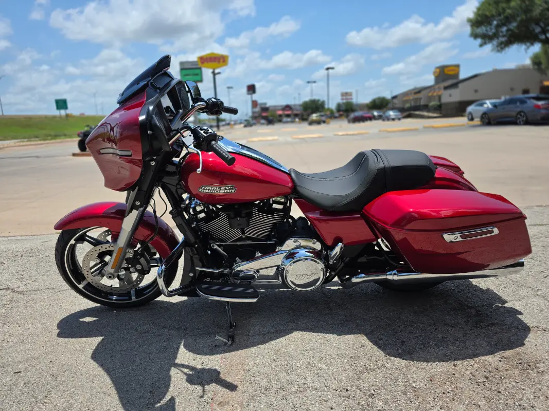 2025 Harley-Davidson Street Glide - Photo 5