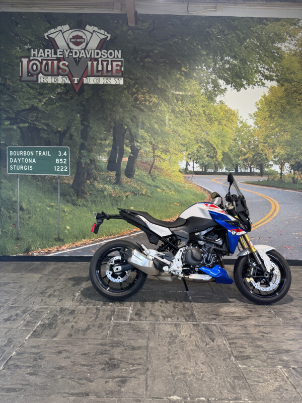 Like NEW BMW F900 R only 900 miles