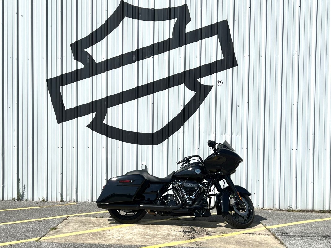 2022 Harley-Davidson Road Glide Special Vivid Black - Black Finish