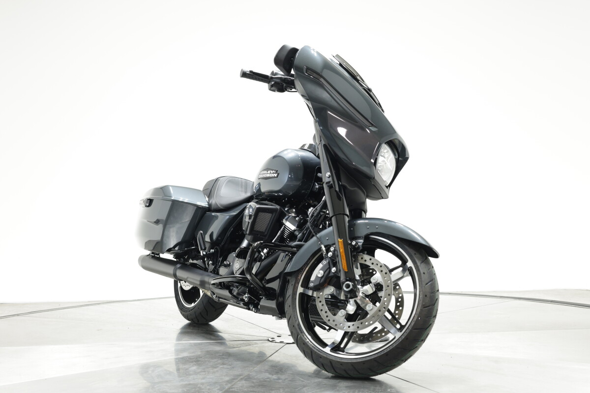 2025 Harley-Davidson FLHX Street Glide in Iron Horse Metallic - Photo 3