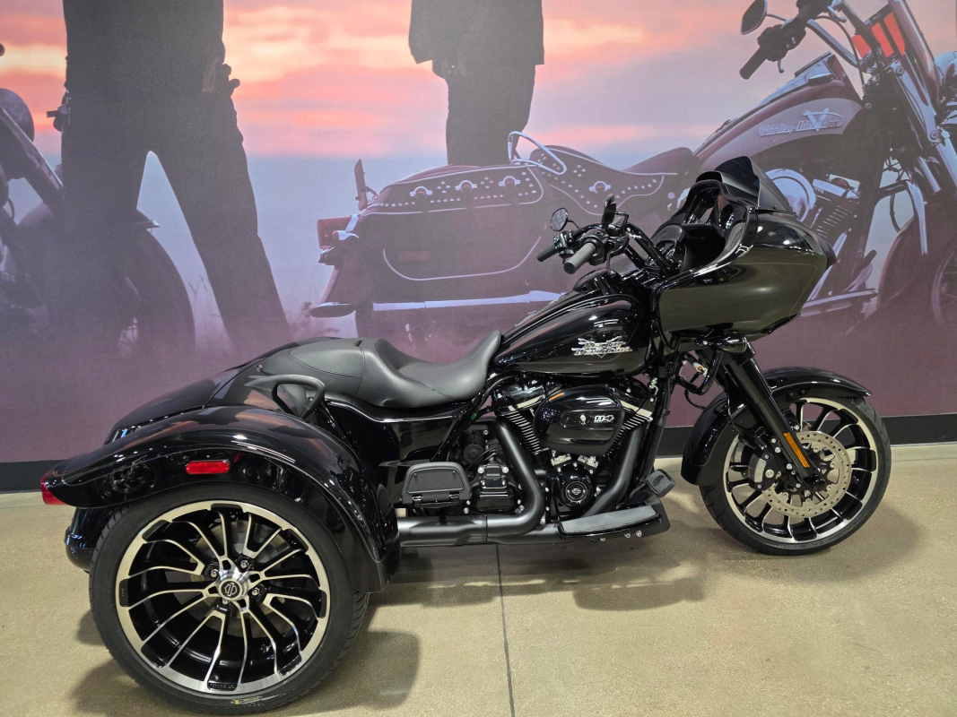 2025 Harley-Davidson® Road Glide® 3 Vivid Black | Zion Harley-Davidson