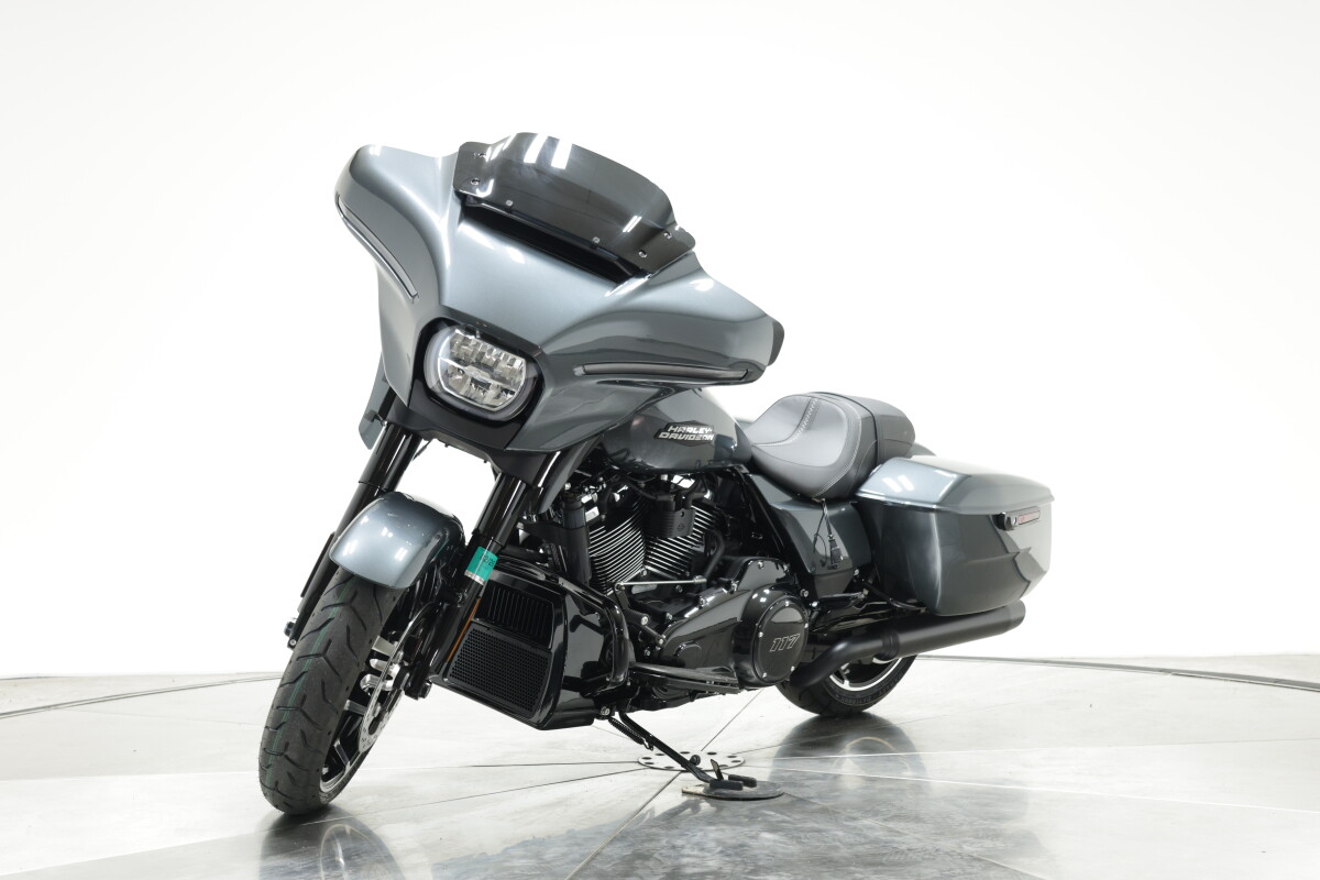 2025 Harley-Davidson FLHX Street Glide in Iron Horse Metallic - Photo 6