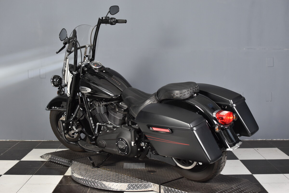 2022 Harley-Davidson® Heritage Classic 114 FLHCS, photo 6