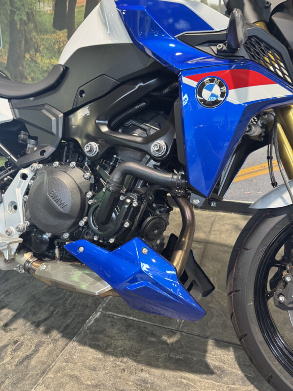 Like NEW BMW F900 R only 900 miles - Photo 8