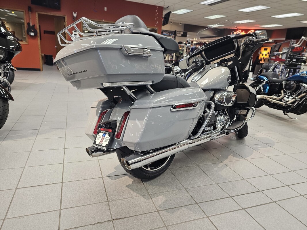 FLHXU 2025 Street Glide Ultra - Photo 8