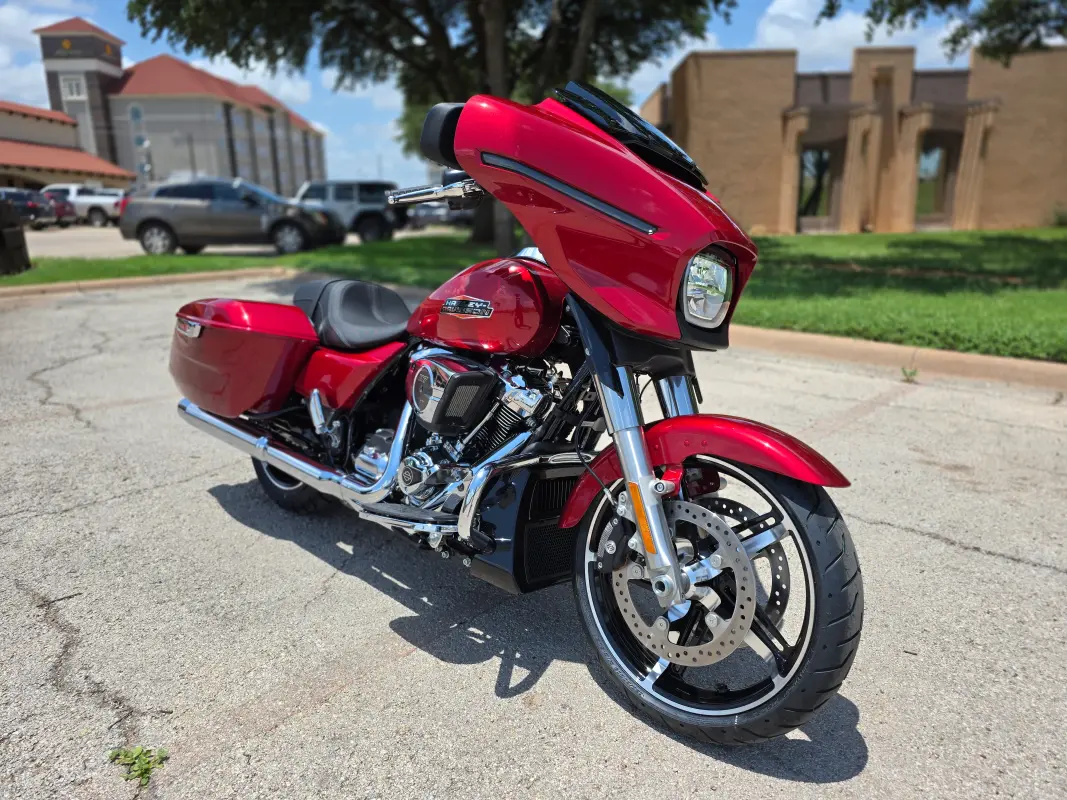 2025 Harley-Davidson Street Glide - Photo 2