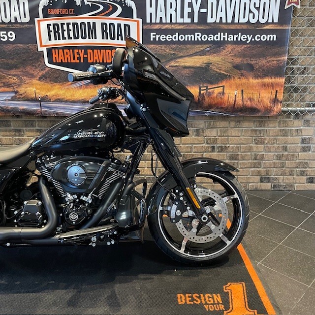 2025 Street Glide (FLHX) - Photo 6