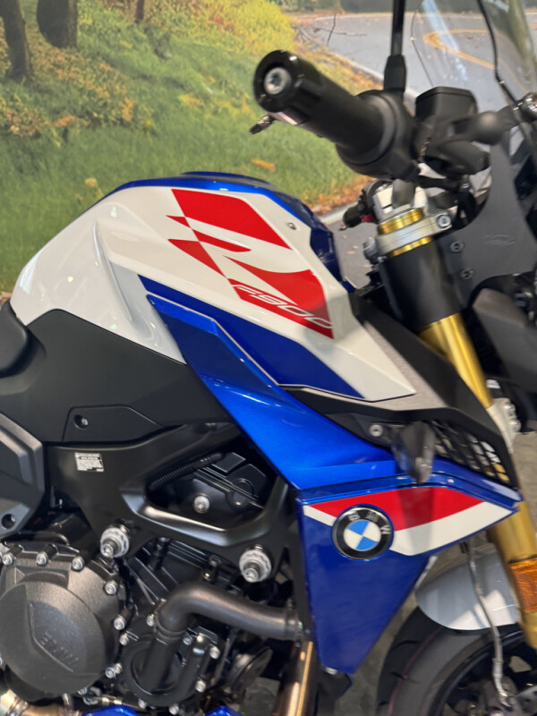Like NEW BMW F900 R only 900 miles - Photo 3