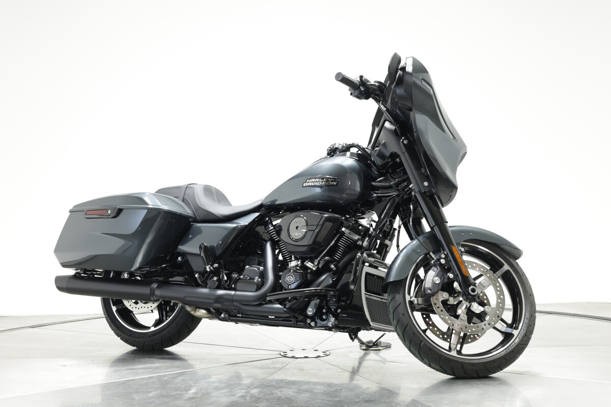 2025 Harley-Davidson FLHX Street Glide in Iron Horse Metallic - Photo 2