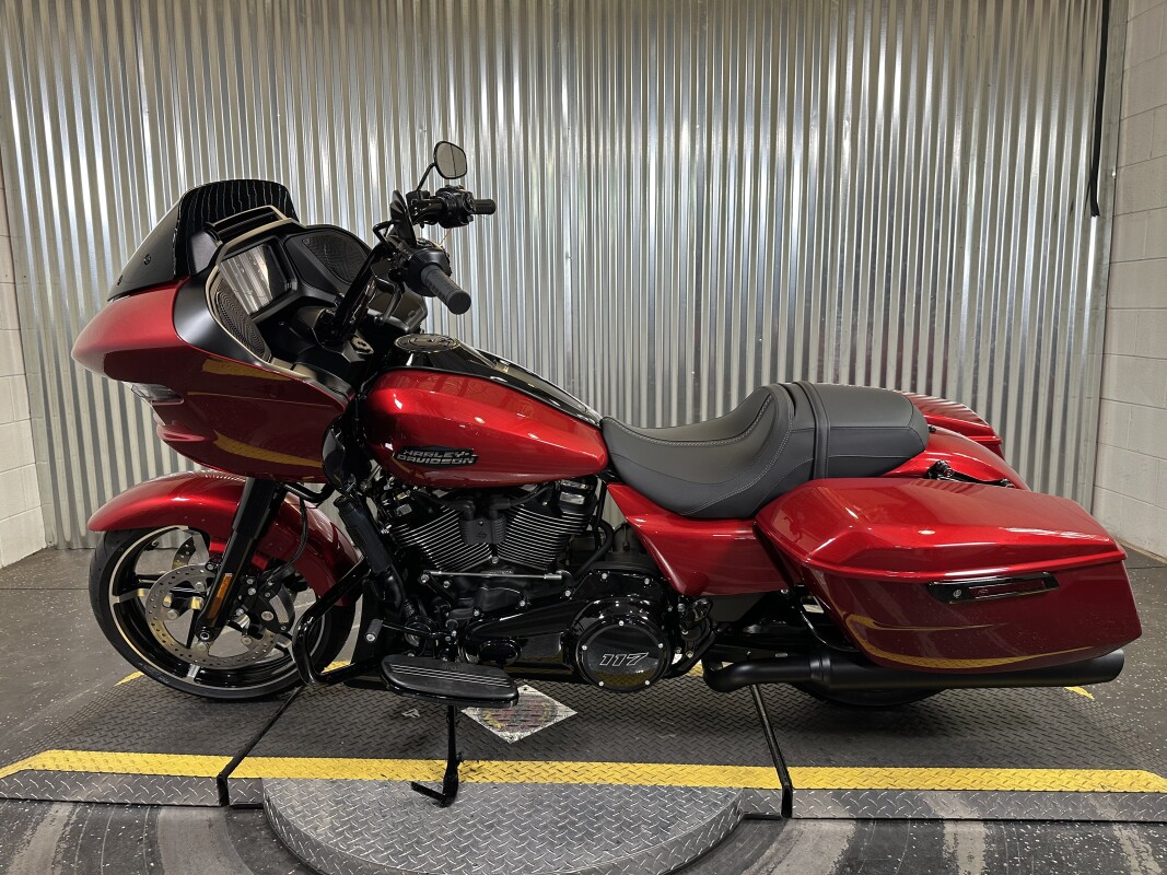 2025 Harley-Davidson Road Glide Brilliant Red - Black Finish - Photo 5