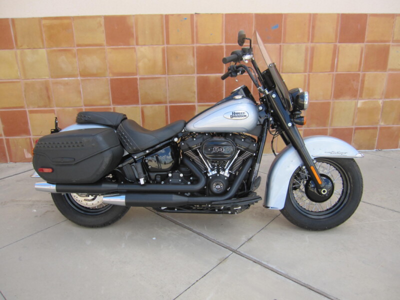 2024 Harley-Davidson® Heritage Classic Atlas Silver Metallic - Black Finish