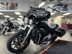 2015 Electra Glide Ultra Limited Two-Tone Amber Whiskey/Vivid Black thumb 3