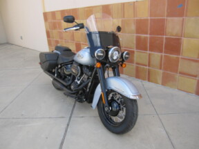 2024 Harley-Davidson® Heritage Classic Atlas Silver Metallic - Black Finish thumb 3