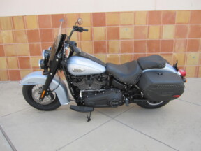 2024 Harley-Davidson® Heritage Classic Atlas Silver Metallic - Black Finish thumb 1