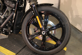 2023 Harley-Davidson Street Bob 114 Cruiser thumb 1