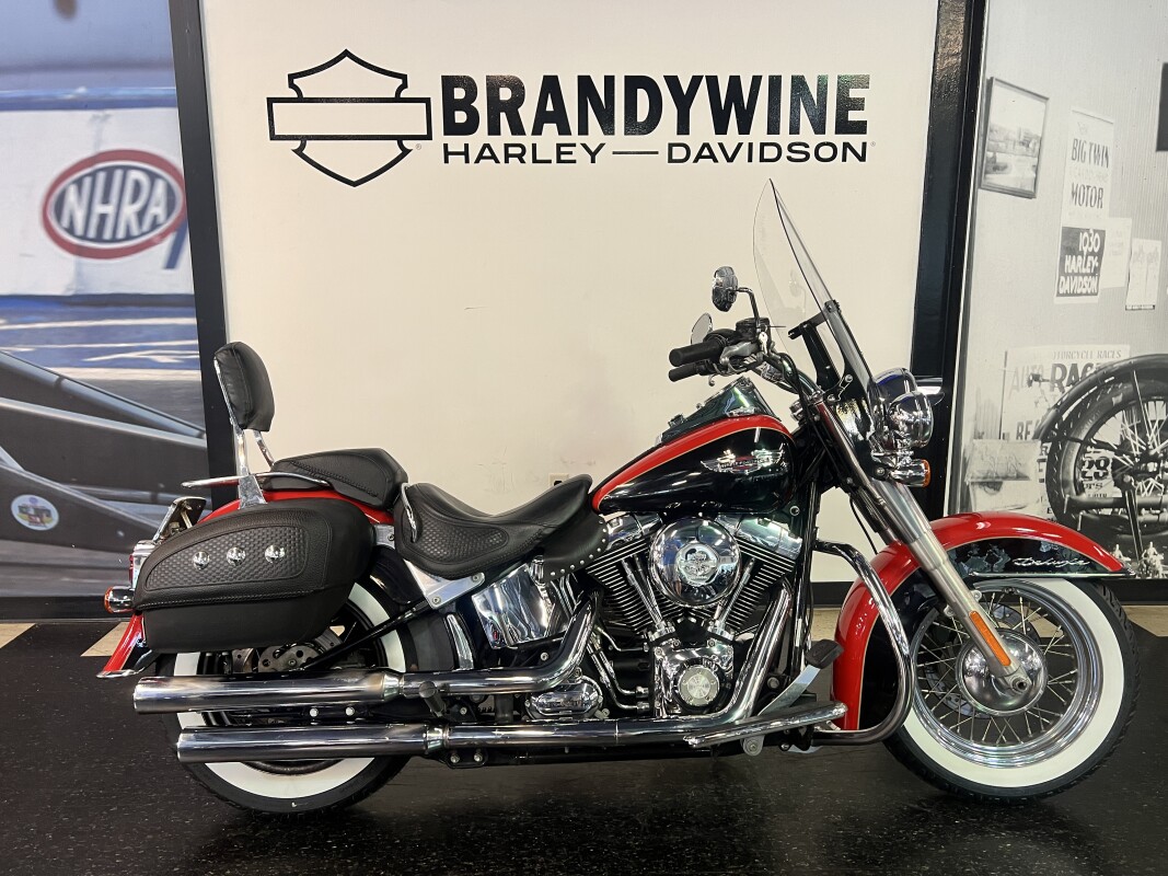 2010 Harley-Davidson Softail Deluxe Scarlet Red/Vivid Black FLSTN