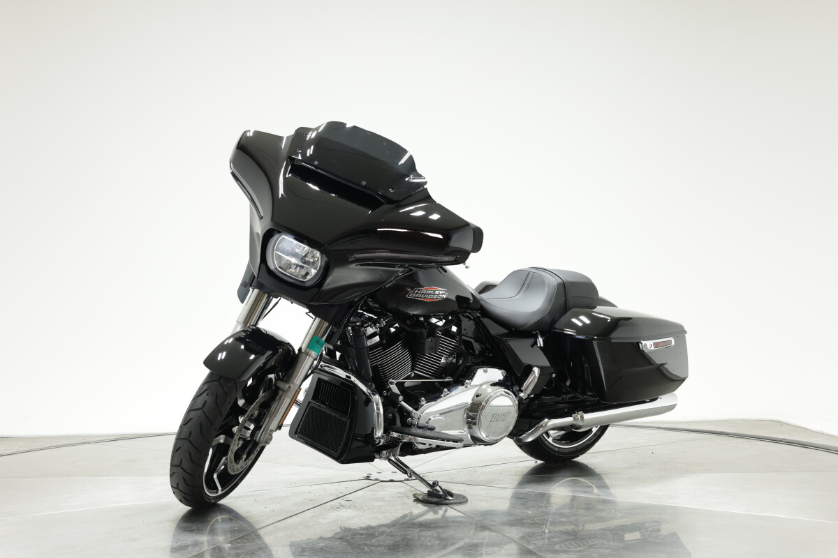 2025 Harley-Davidson FLHX Street Glide in Vivid Black - Photo 7