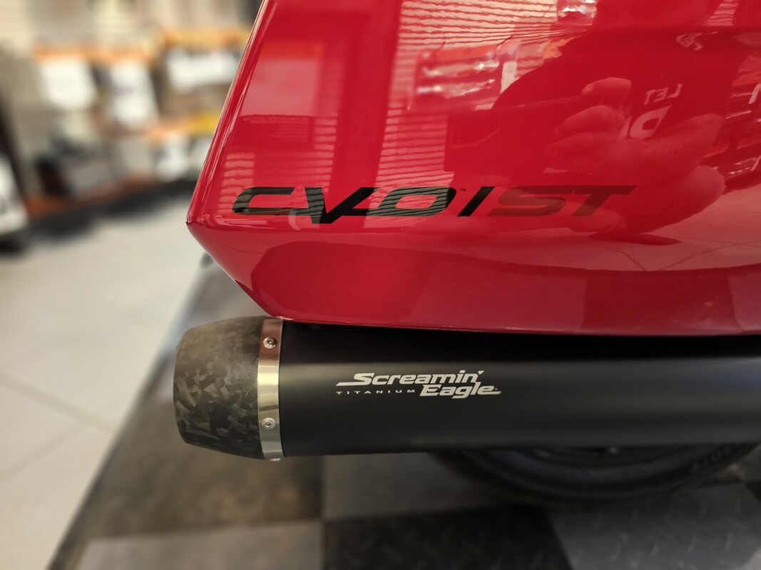 FLTRXSTSE 2025 CVO Road Glide ST - Photo 9