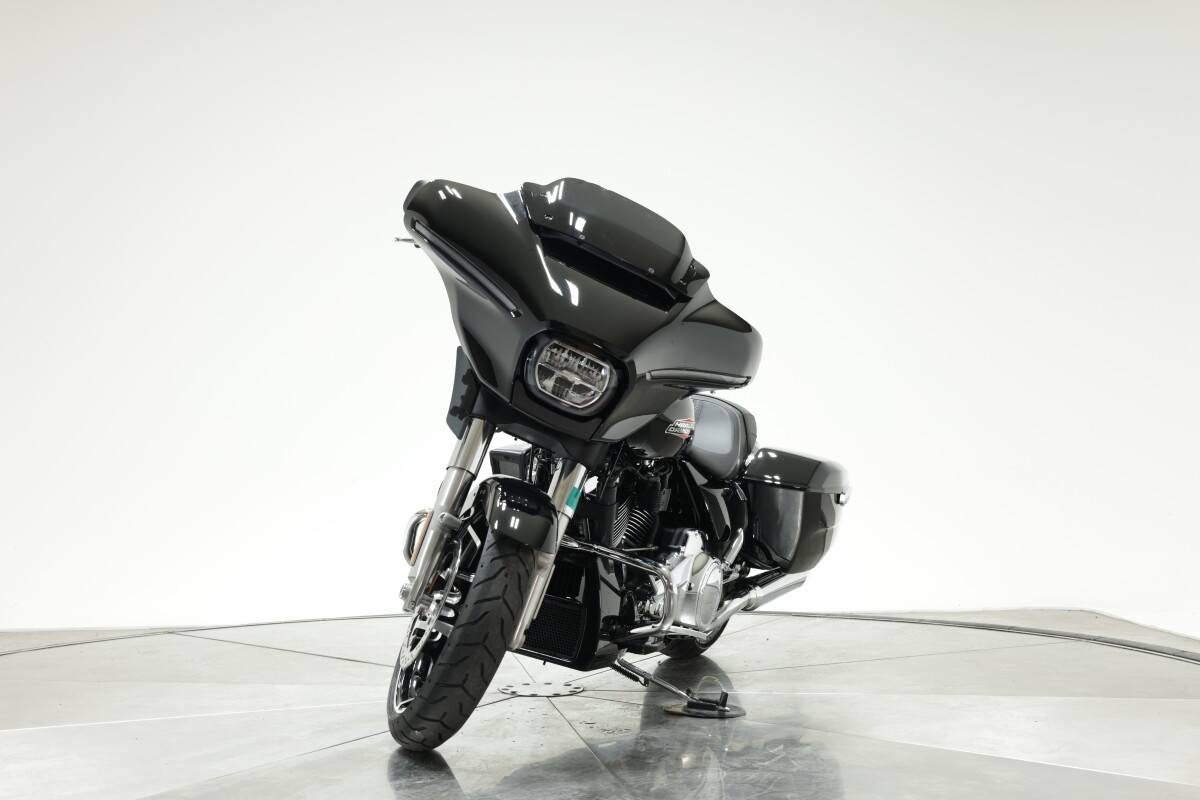 2025 Harley-Davidson FLHX Street Glide in Vivid Black - Photo 6