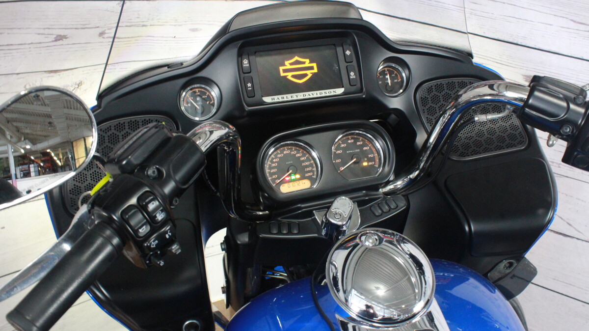 2018 Harley-Davidson Road Glide Ultra Electric Blue - Photo 9