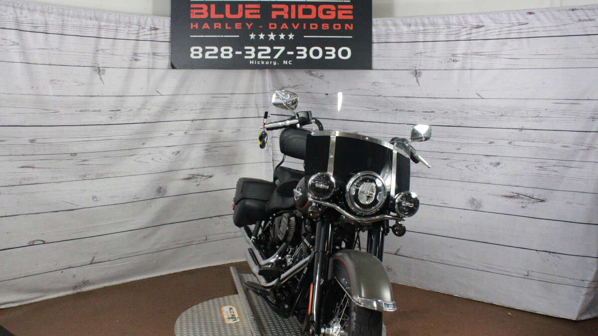 2018 Harley-Davidson Heritage Classic 114 Industrial Gray Denim/Black Denim - Photo 3