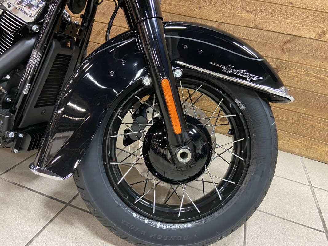 2025 Harley-Davidson Heritage Classic Vivid Black w/Laced Wheels FLHC - Photo 4