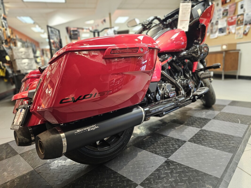FLTRXSTSE 2025 CVO Road Glide ST - Photo 8
