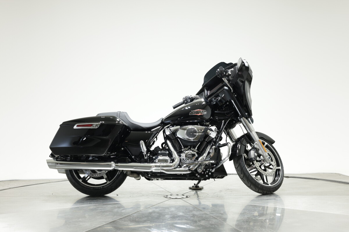 2025 Harley-Davidson FLHX Street Glide in Vivid Black