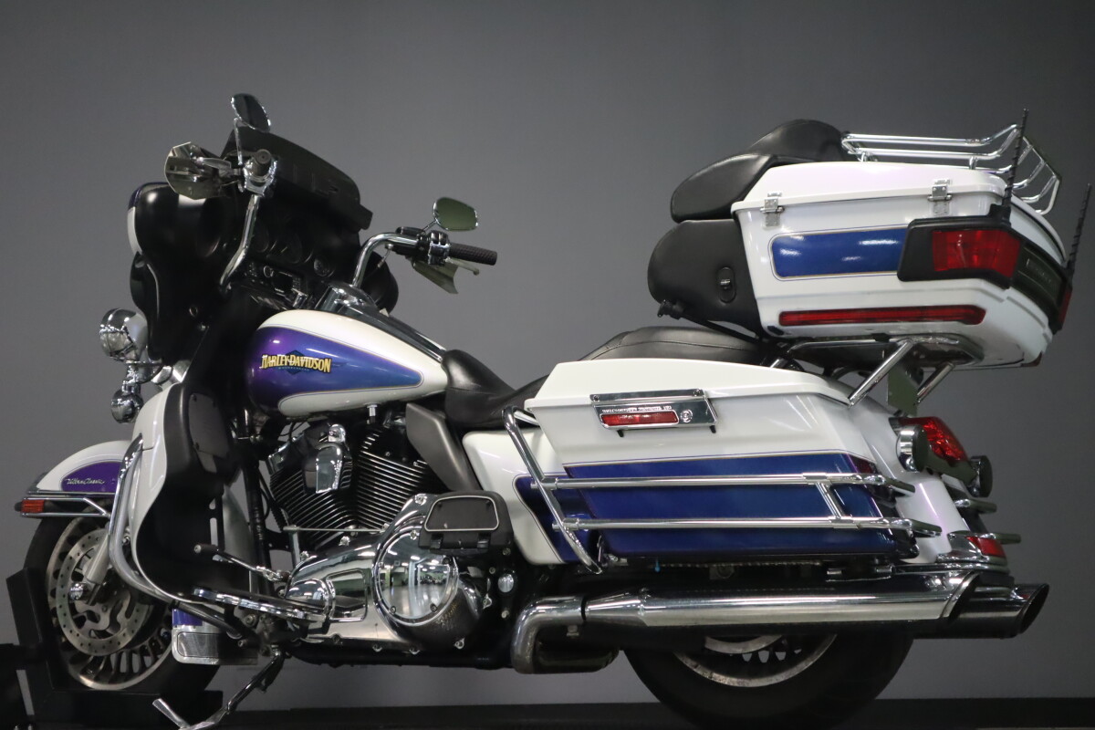 2010 Harley-Davidson Electra Glide Ultra Classic FLHTCU - Photo 6