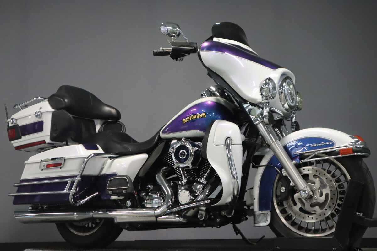 2010 Harley-Davidson Electra Glide Ultra Classic FLHTCU - Photo 2