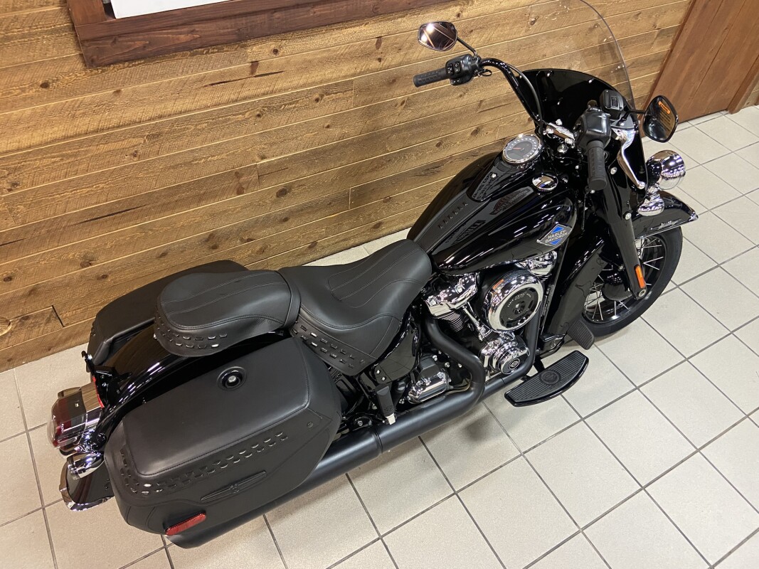 2025 Harley-Davidson Heritage Classic Vivid Black w/Laced Wheels FLHC - Photo 7