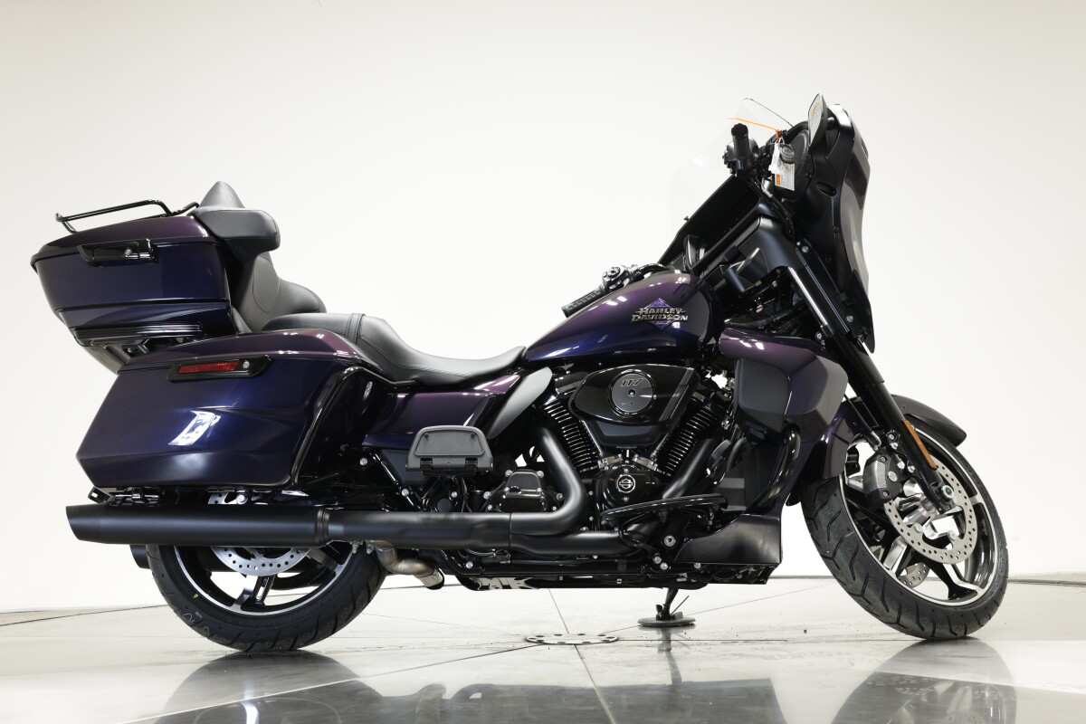 2025 Harley-Davidson FLHXU Street Glide Ultra in Mystic Shift
