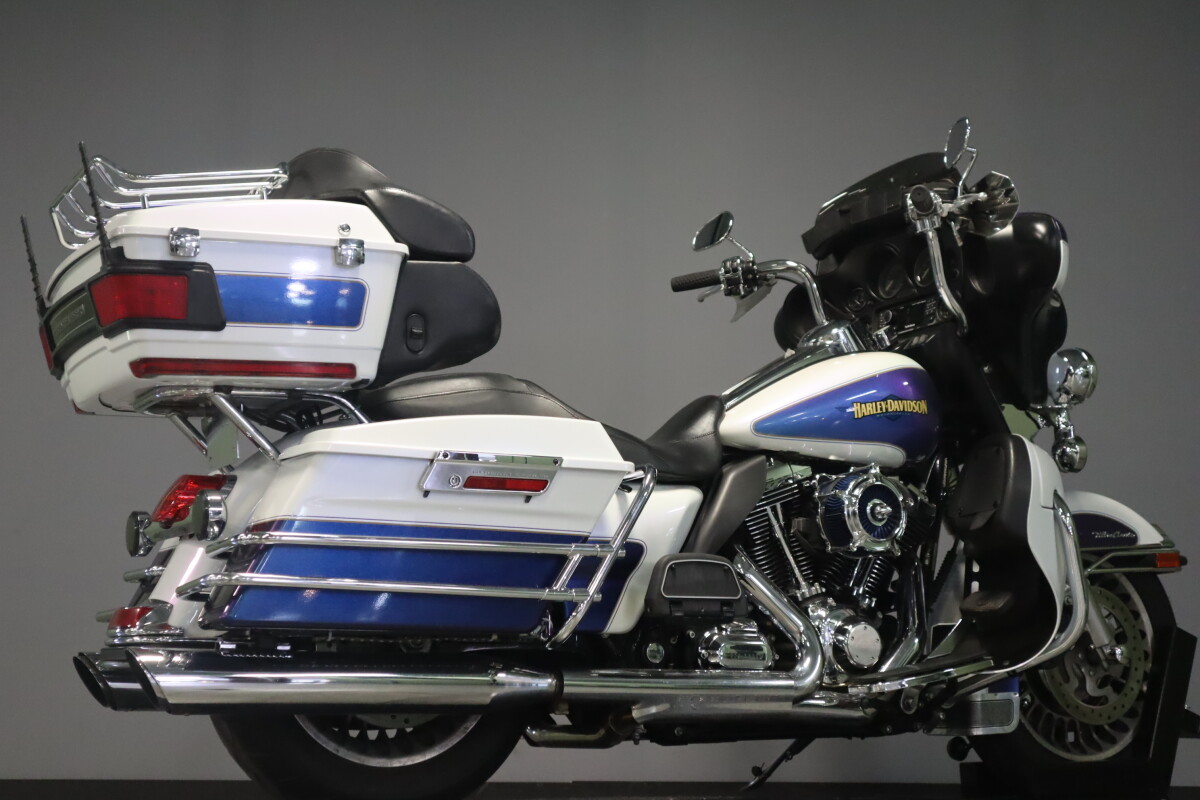 2010 Harley-Davidson Electra Glide Ultra Classic FLHTCU - Photo 8