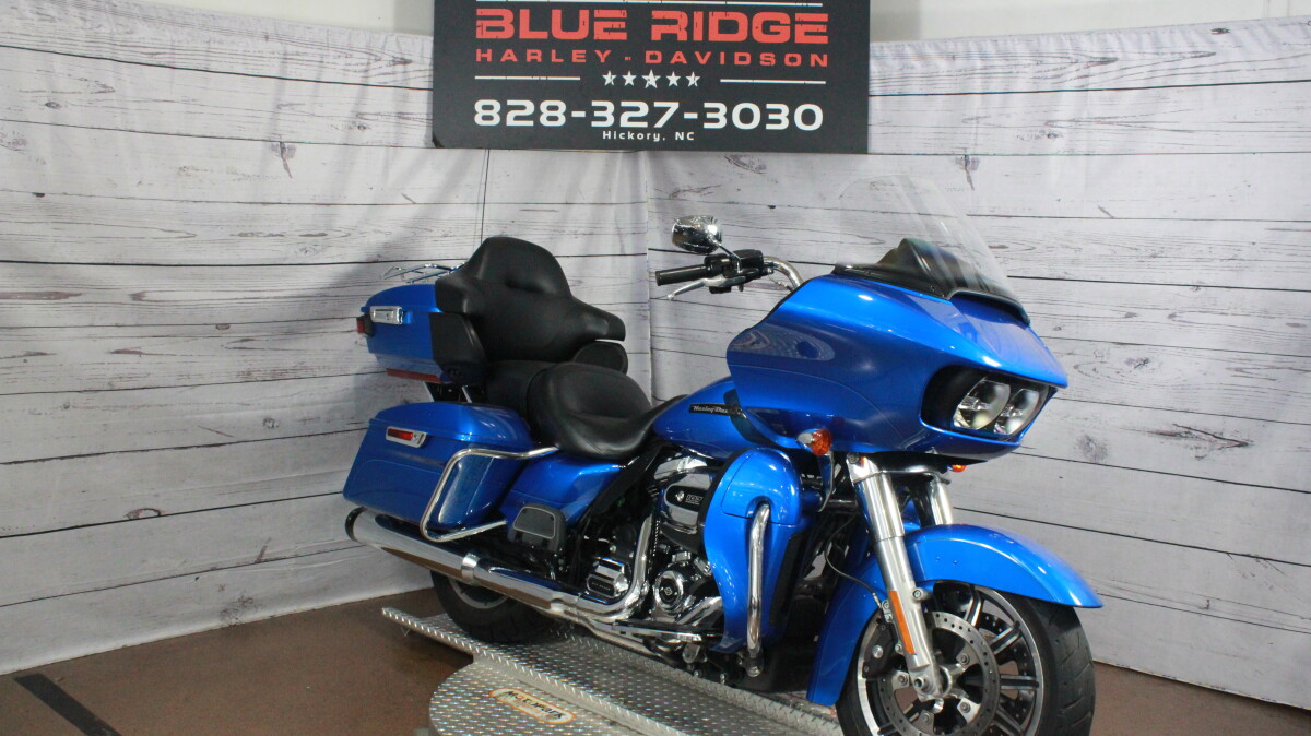 2018 Harley-Davidson Road Glide Ultra Electric Blue - Photo 2