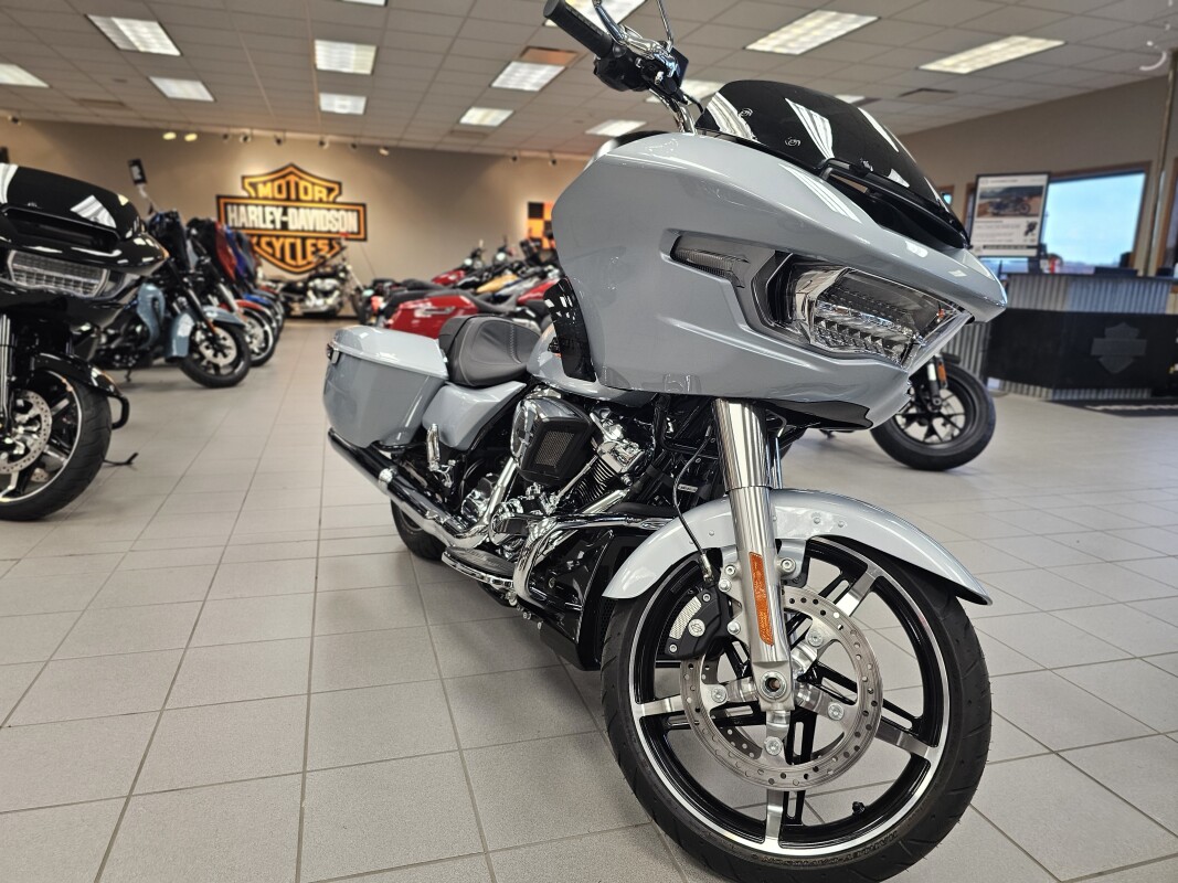 FLTRX 2025 Road Glide - Photo 2