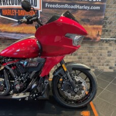 2025 Harley-Davidson<sup>®</sup> CVO™ Road Glide® ST Rally Red thumb 2
