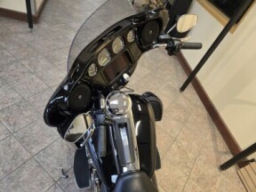 2022 Harley-Davidson<sup>®</sup> Ultra Limited Vivid Black thumb 1