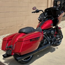 2025 Harley-Davidson<sup>®</sup> Road Glide® Brilliant Red thumb 3
