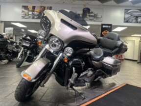 2018 Harley-Davidson<sup>®</sup> Ultra Limited Silver Fortune/Black Tempest thumb 2