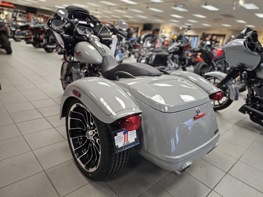 FLTRT 2024 Road Glide 3 - Photo 6