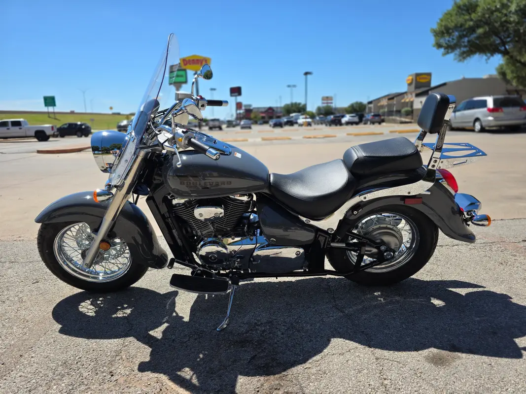 2025 Suzuki Boulevard C50 - Photo 5