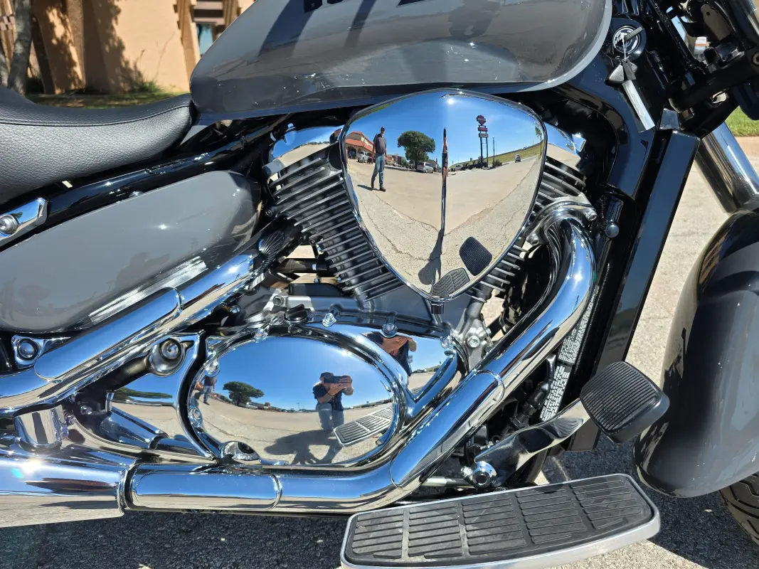 2025 Suzuki Boulevard C50 - Photo 8