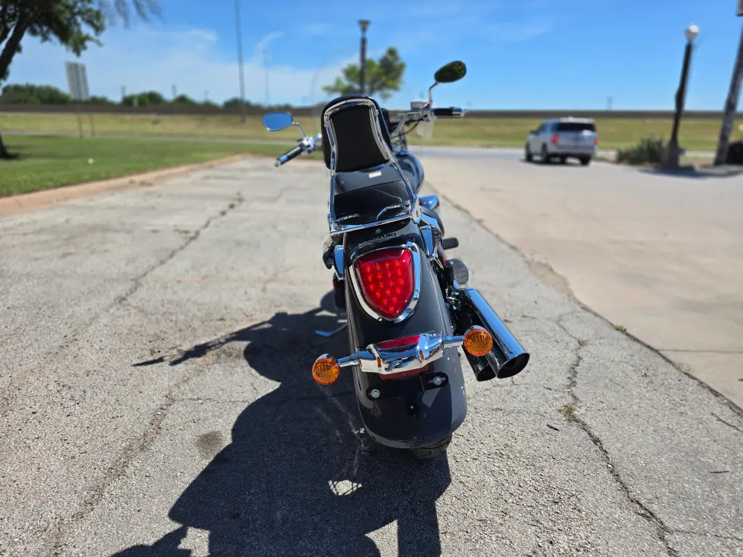 2025 Suzuki Boulevard C50 - Photo 6