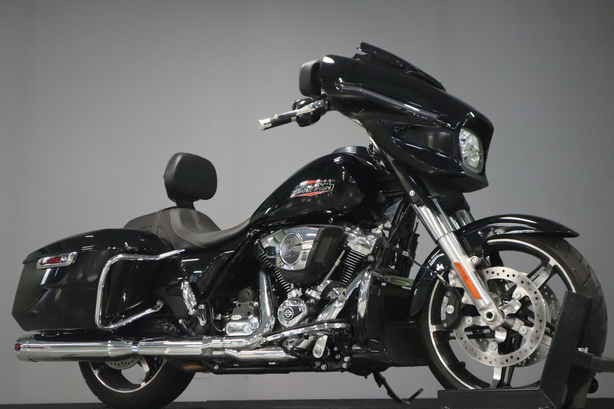 2024 Harley-Davidson Street Glide FLHX - Photo 2