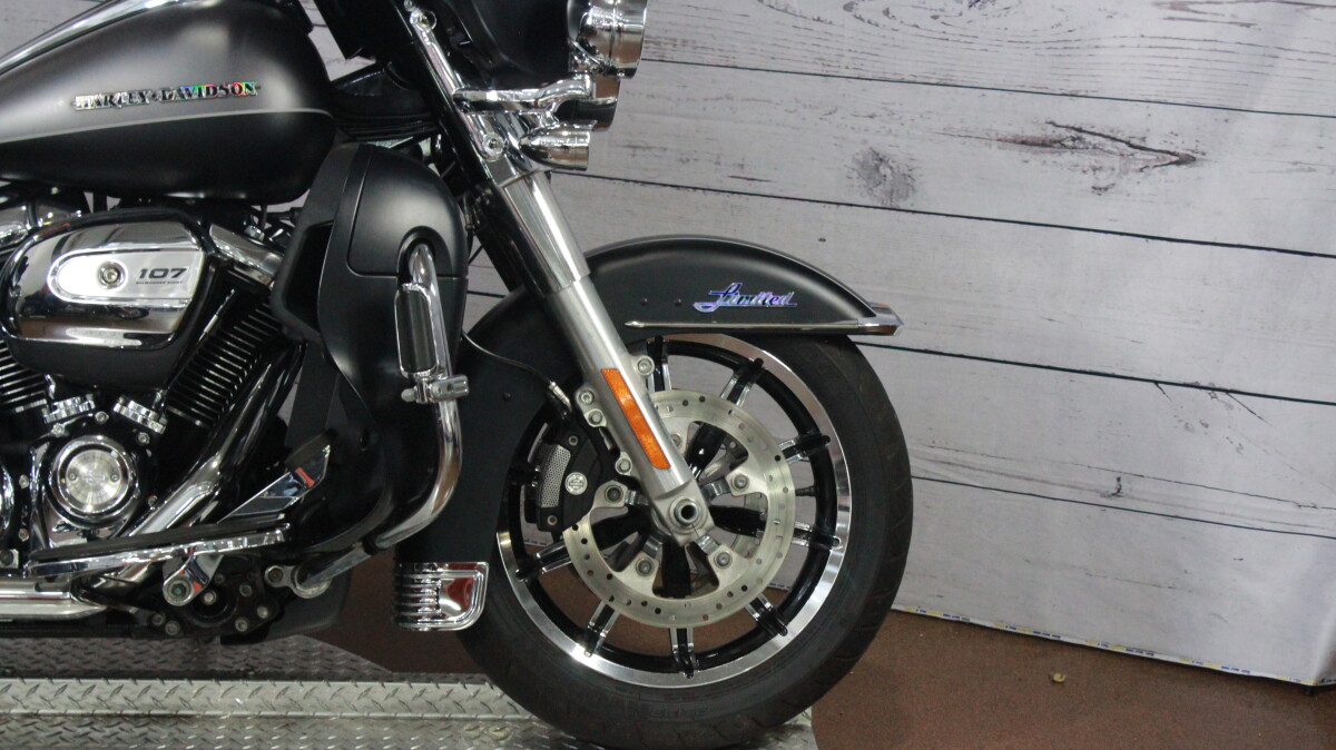 2017 Harley-Davidson Ultra Limited Two-Tone Charcoal Denim/Black Denim - Photo 10