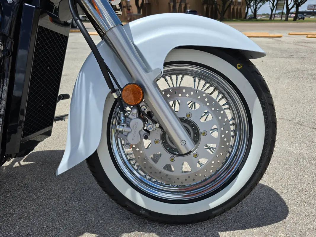 2025 Suzuki Boulevard C50T Special - Photo 7