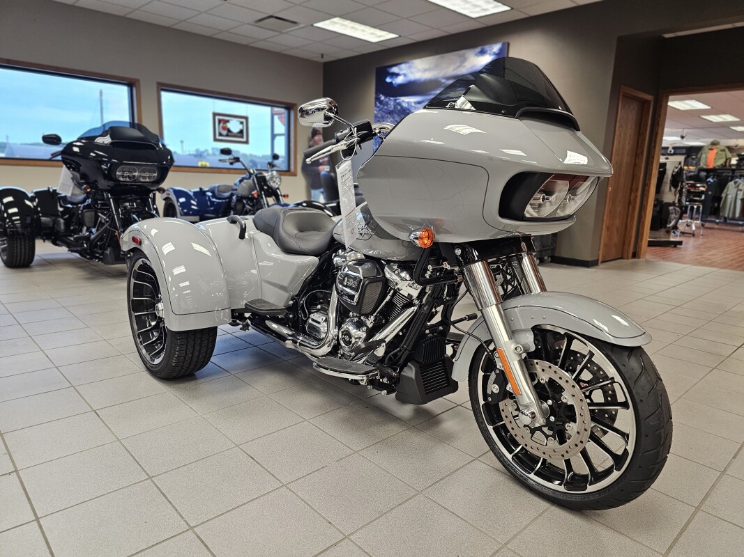 FLTRT 2024 Road Glide 3 - Photo 2