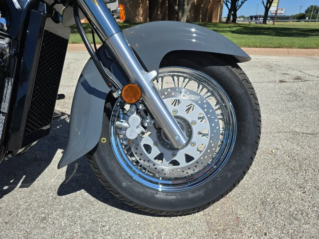 2025 Suzuki Boulevard C50 - Photo 7